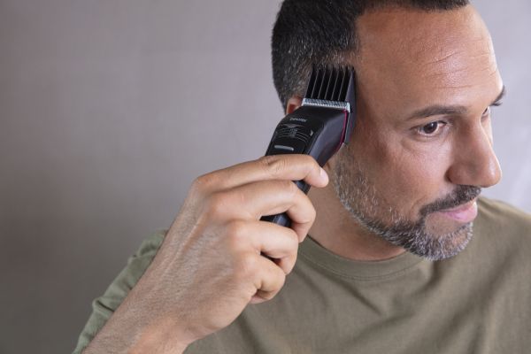 Машинка за подстригване Beurer MN5X hair clipper, 7 Attachments, 6 adjustable cutting lengths and 4-stage fine adjustment, LED display with battery display, Battery and mains operation, travel lock display and charge display, storage bag