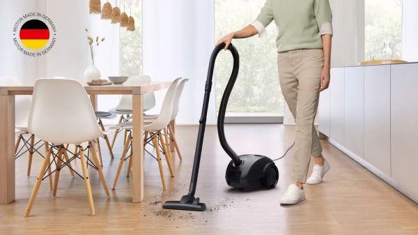 Прахосмукачка Bosch BGBS2LB1 с торба – 600 W, 3.5 L, телескопична тръба, хигиеничен филтър-система, черен