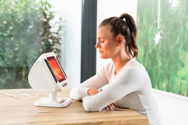 Инфрачервена лампа Beurer IL 60 infrared heat lamp, For colds and muscle tension,  SCHOTT NEXTREMA glass-ceramic cover lens, UV blocker, Adjustable shade from 0-40 degrees, 300W, electronic timer, Medical device