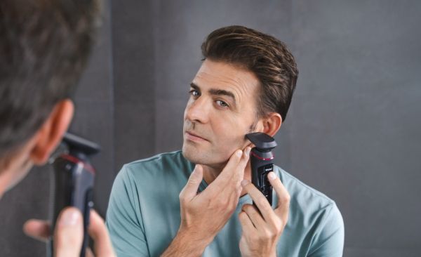 Машинка за бръснене Beurer MN8X rotary shaver, 360° flexible shaver head, Magnetic fixation, LED display, Waterproof (IPX7), Quick-charge function  (10 min OT; 5 min CT), Incl. charger and storage station, protective cap and cleaning brush