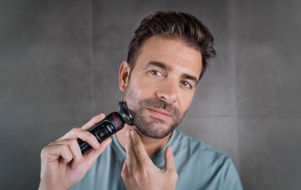 Машинка за бръснене Beurer MN8X rotary shaver, 360° flexible shaver head, Magnetic fixation, LED display, Waterproof (IPX7), Quick-charge function  (10 min OT; 5 min CT), Incl. charger and storage station, protective cap and cleaning brush