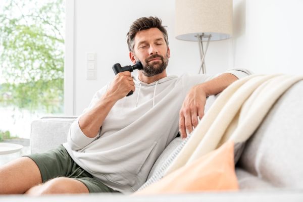 Масажор Beurer MG 79 SENSITIVE Deep tissue massager- 3 intensity levels, 3 massage attachments, Lithium-ion battery life up to 3h, LED lights, storage bag