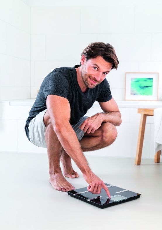 Везна Beurer BF 720 BT diagnostic bathroom scale in black, Weight, body fat, body water, muscle percentage, bone mass, AMR/BMR calorie display; BMI calculation; Black LCD display; white illumination with display of user's initials; Bluetooth; 180 kg / 100