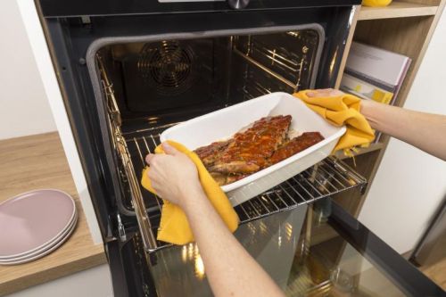 Фурна за вграждане Gorenje BO6735E02X – 77 литра, функция Пица, PerfectGrill, клас A