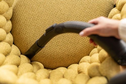 Прахосмукачка Gorenje VCE21G4EW с торба – 750 W, 3 L, HEPA филтър, телескопична тръба