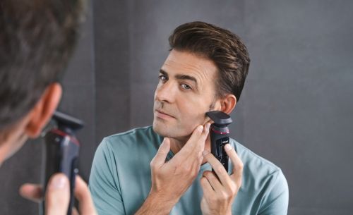 Машинка за бръснене Beurer MN8X rotary shaver, 360° flexible shaver head, Magnetic fixation, LED display, Waterproof (IPX7), Quick-charge function  (10 min OT; 5 min CT), Incl. charger and storage station, protective cap and cleaning brush