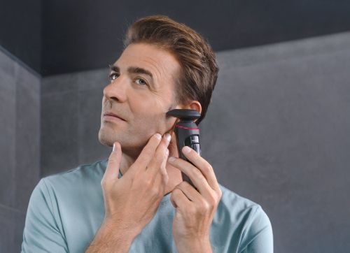 Машинка за бръснене Beurer MN8X rotary shaver, 360° flexible shaver head, Magnetic fixation, LED display, Waterproof (IPX7), Quick-charge function  (10 min OT; 5 min CT), Incl. charger and storage station, protective cap and cleaning brush