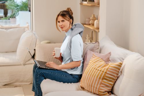 Масажор Beurer MG 154 3D Battery-Powered Neck Massager, 4 massage heads + 2 massage fingers;  2 speed; Hands-free; Automatic switch-off; Heat function; Washable removable cover