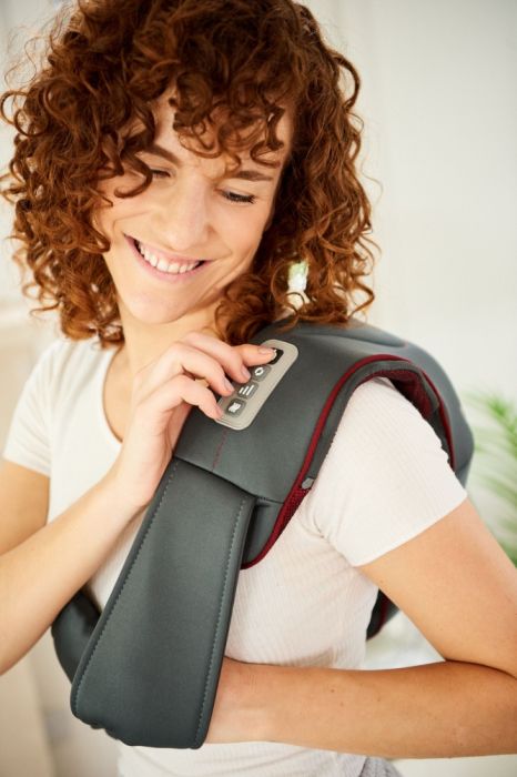 Масажор Beurer MG 151 3D Shiatsu massager;for shoulders, neck, back and legs; 3D massage heads; 8 rotating Shiatsu massage heads; Clockwise/anti-clockwise rotation; 3 levels; automatic switch-off; light and heat function