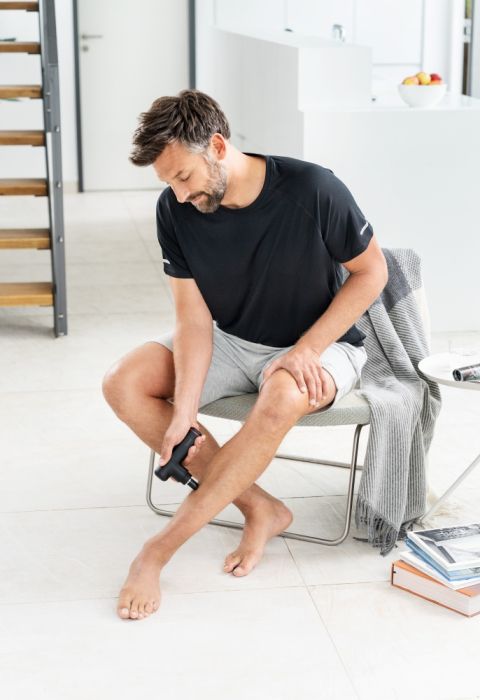 Масажор Beurer MG 79 SENSITIVE Deep tissue massager- 3 intensity levels, 3 massage attachments, Lithium-ion battery life up to 3h, LED lights, storage bag