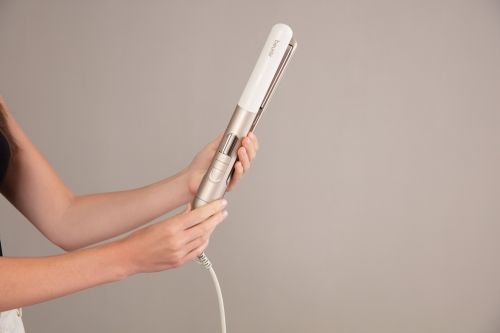 Преса Beurer HS 70 Hair straightener, Ceramic-coated heating plates, Rounded housing, Ion function, Multi-stage temperature setting from 100°C - 220 °C, Automatic switch-off after 30 minutes, Button lock, heat-resistant storage bag