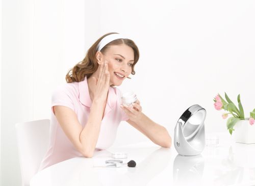 Козметично огледало Beurer BS 49 lluminated cosmetic mirror; 12 LEDs; 5 x zoom; 2 mirrors; 11 cm